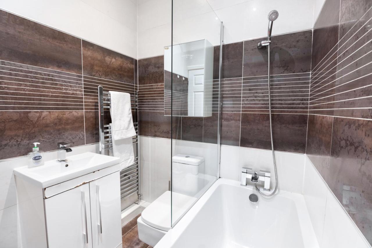 Modern Apartment Close To City Centre With Parking Leeds  Luaran gambar